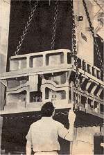 Acá vemos una matriz de 65 toneladas dandole forma a las distintas partes de la carrocería del Falcon, por lo que se ve en la foto la matriz corresponde a una de las puertas del Falcon